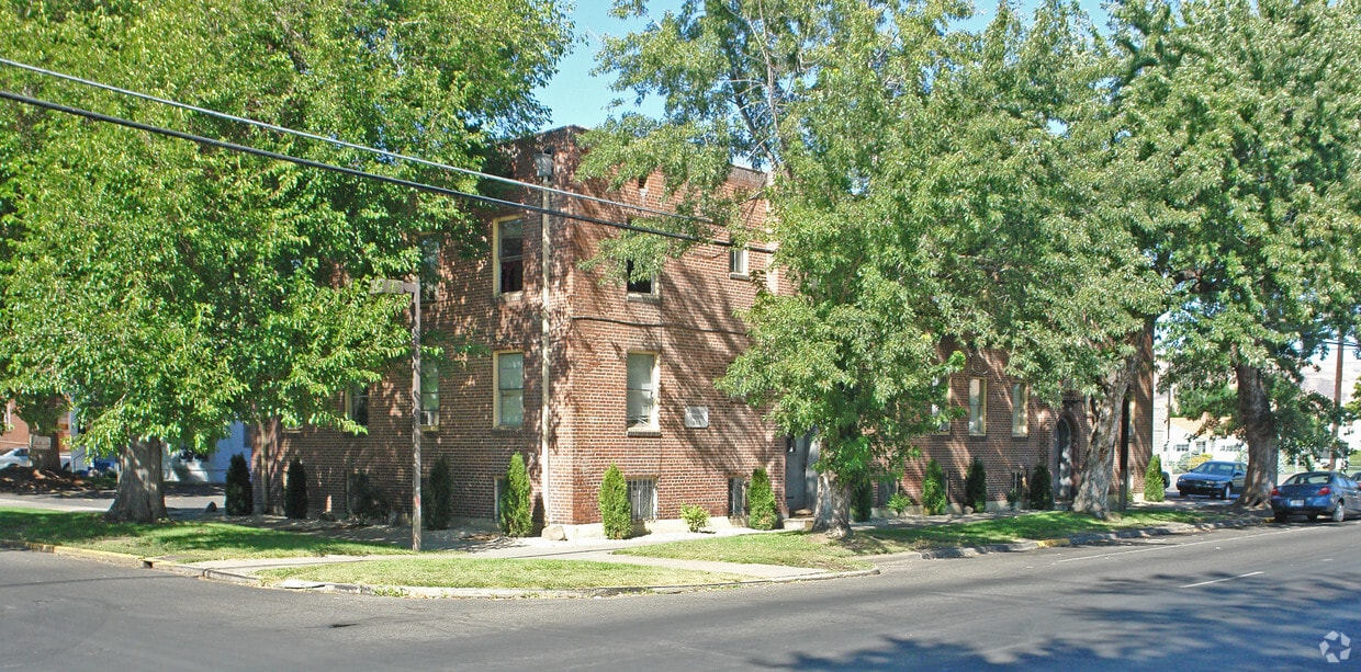 Maddux Manor Apartments in Yakima, WA