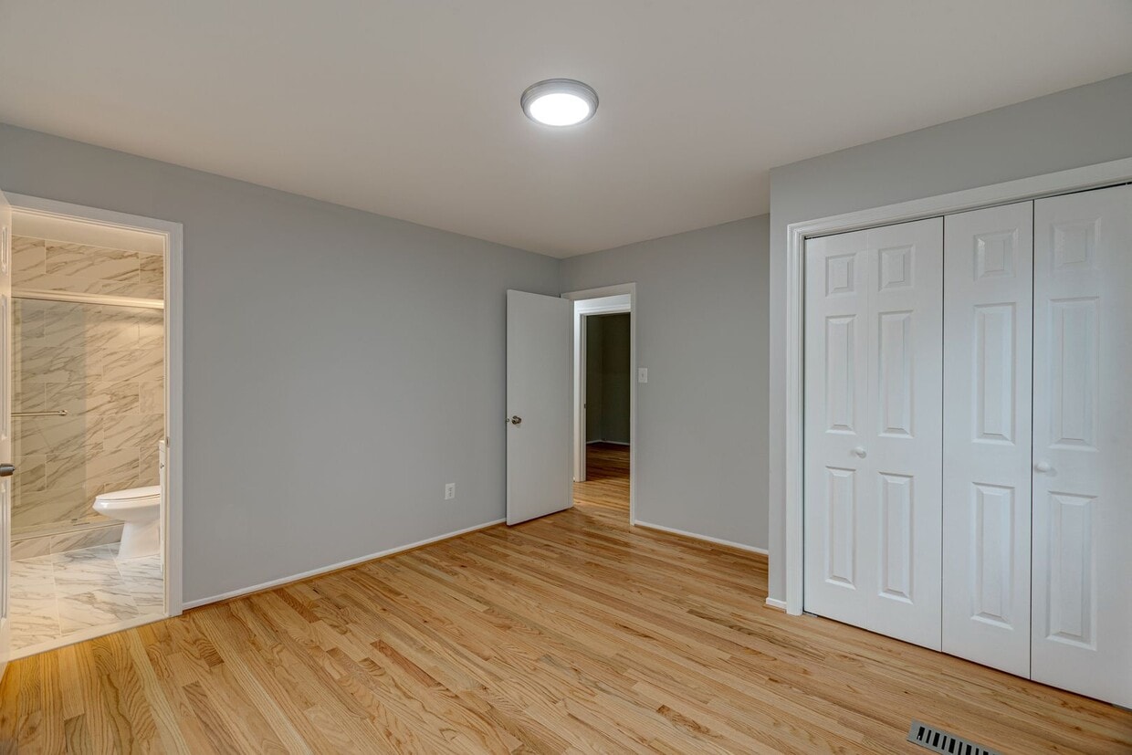 5457 Lighthouse Ln, Burke, VA 22015 - House Rental in Burke, VA |  Apartments.com, image size:1240x827