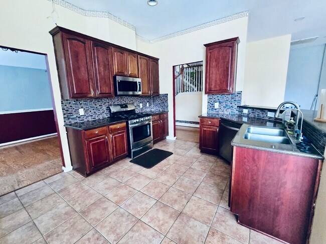 Building Photo - 15114 Magnoliabough Pl