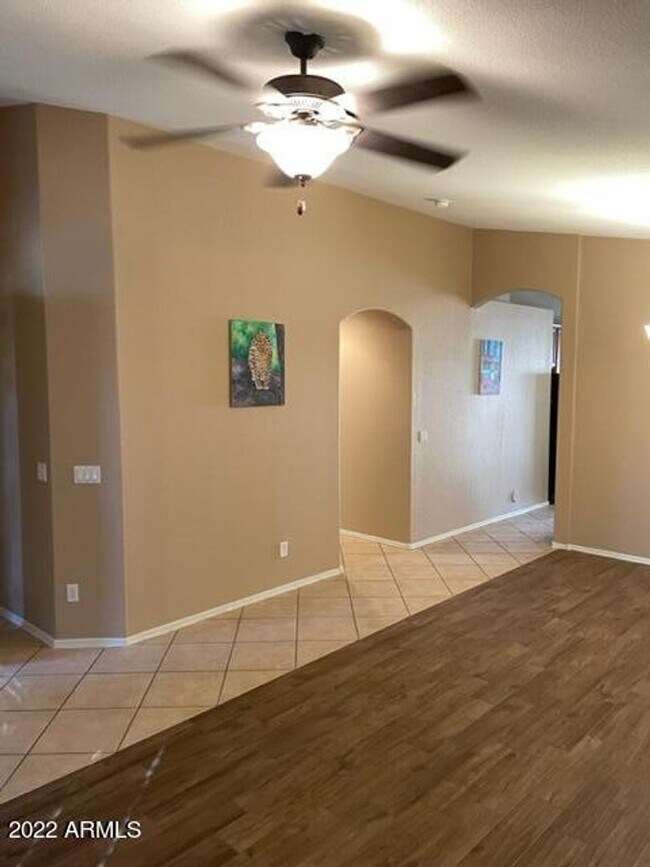Foto del edificio - SPACIOUS 4 bedroom, 2 bath home in Phoenix!