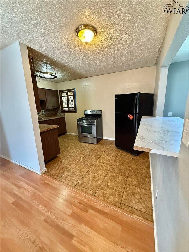 Foto del edificio - 1405 Tanbark Rd