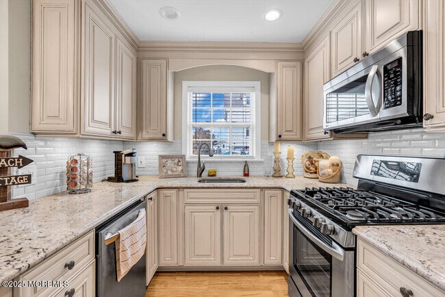 Foto del edificio - 809 Ocean Ave N