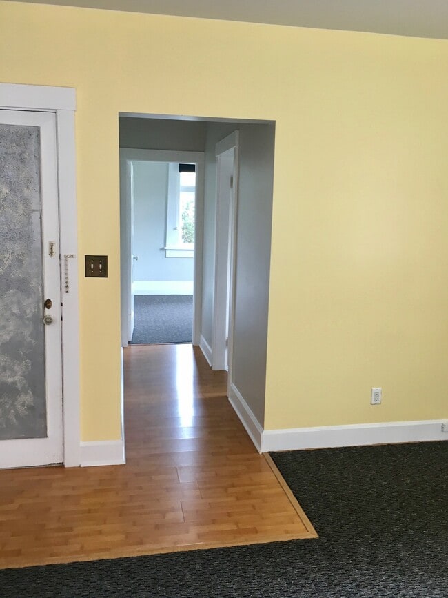 Building Photo - 1120 Finnegan Way, Unit 1