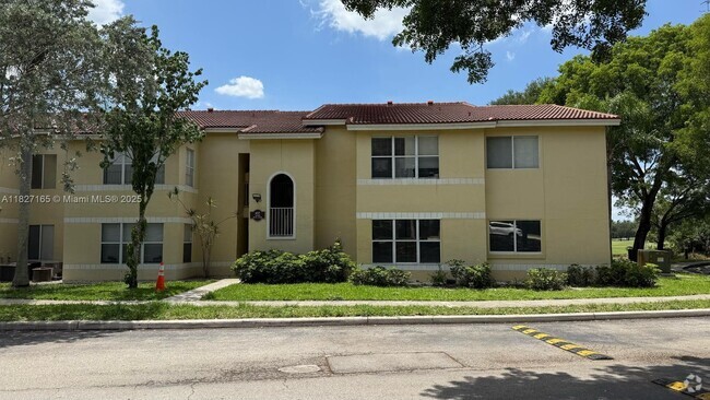 Building Photo - 457 Vista Isles Dr
