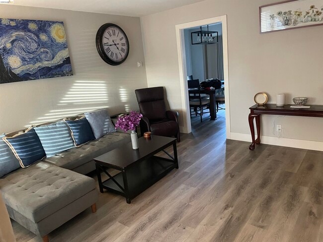 Building Photo - 80 Loma Vista Way