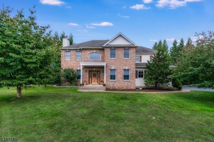 Foto principal - 5 Saddle Ridge Rd