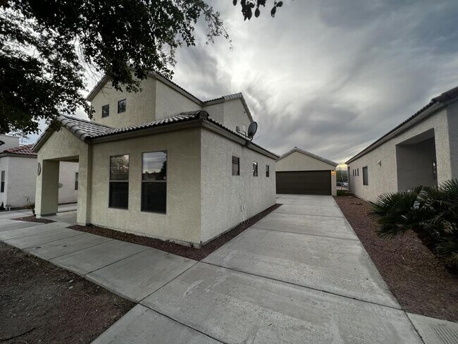 Building Photo - 2409 Stonebridge Dr
