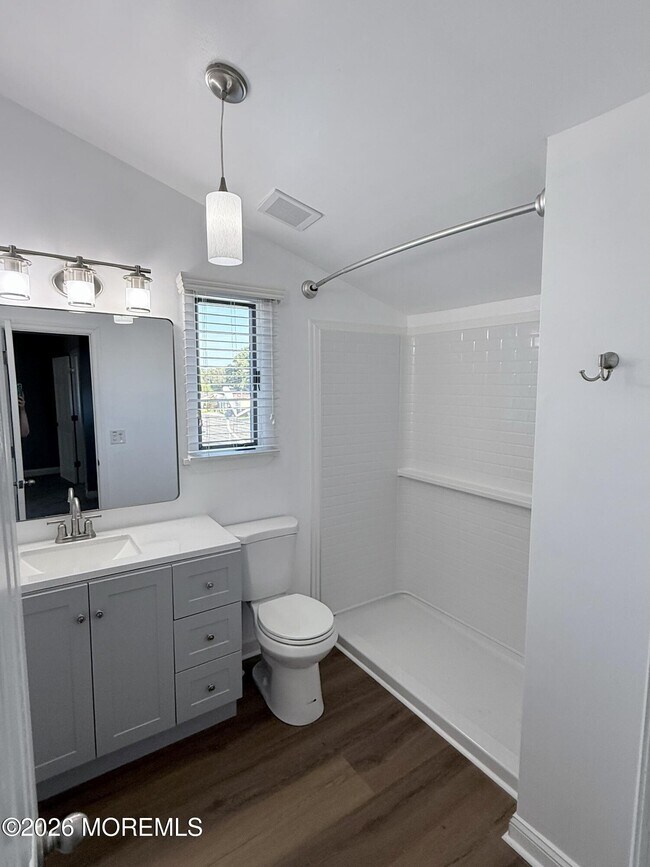 Building Photo - 406 Cedar Dr