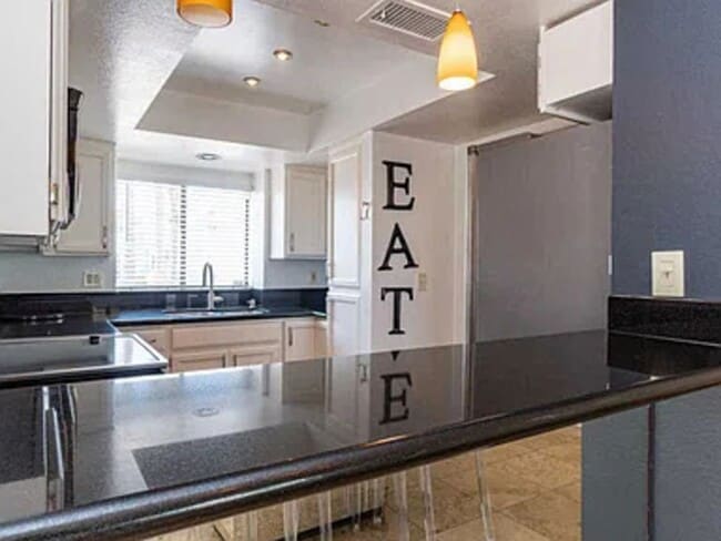 Building Photo - 318 W Sandra Ter