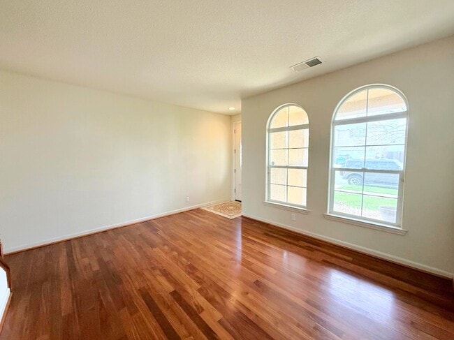 Building Photo - 4290 Lasalle Dr