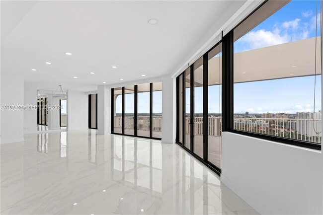 Building Photo - 2000 Island Blvd