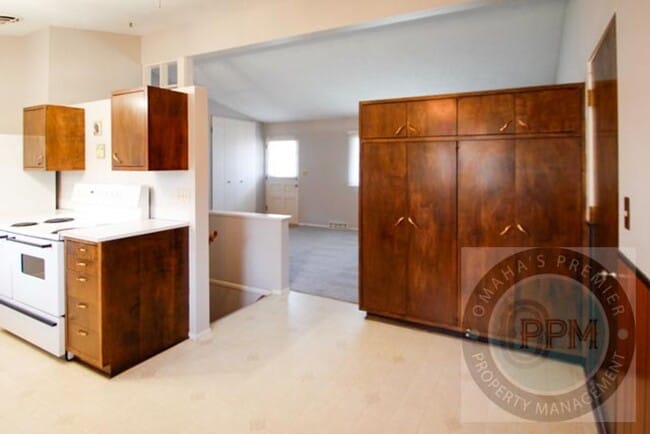 Building Photo - Comfortable 3 Bd /1.5 Ba Home  $300.00 off...