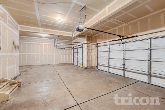 Building Photo - 1220 Sunset Way