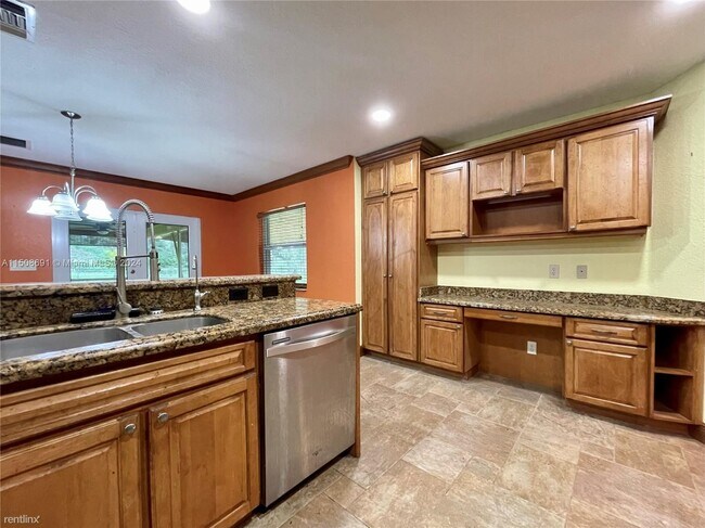 Foto del edificio - 4 br, 2 bath House - 12731 Persimmon Blvd