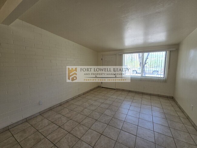 Foto del edificio - 2640-2642 N Santa Rita Ave