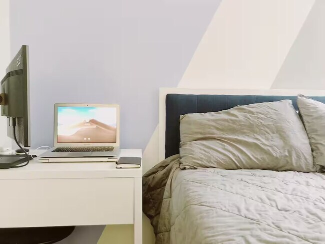 Foto del edificio - Furnished room/NOT APARTMENT