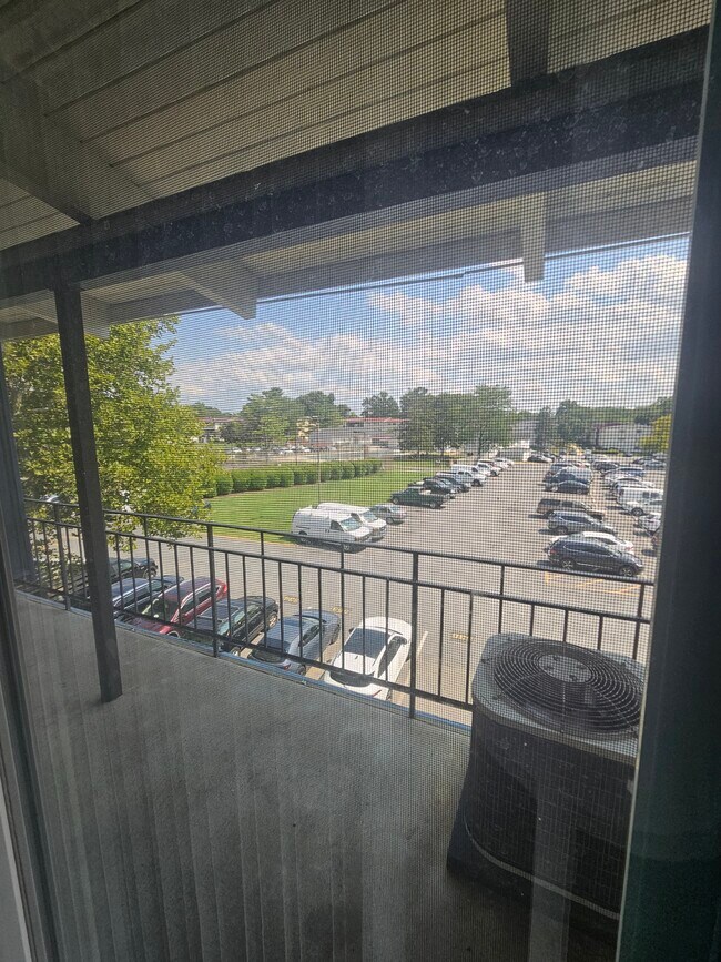 Foto del edificio - 11370 Cherry Hill Rd