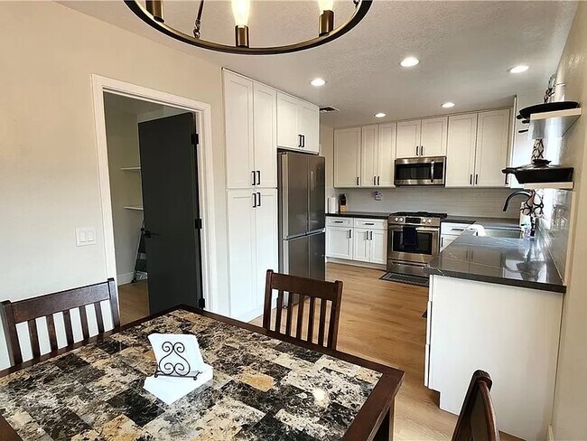 Foto del edificio - 8705 Villa Ridge Dr