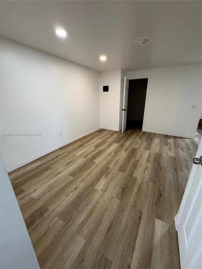 Foto del edificio - 650 SW 28th Terrace