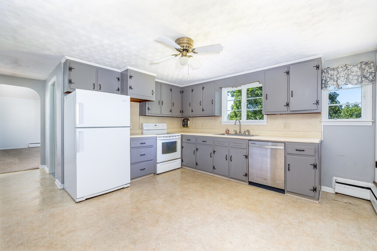 31 South Rd, Ellington, CT 06029 House Rental in Ellington, CT