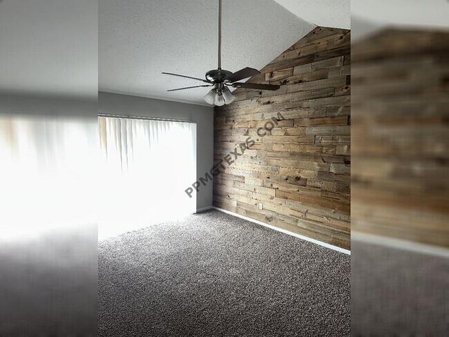 Foto del edificio - 10022 Windriver Dr