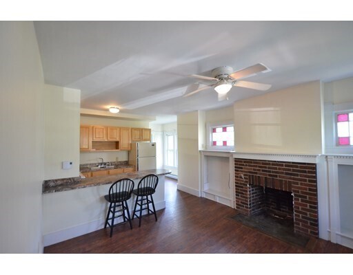 Primary Photo - 272 Greenwood St