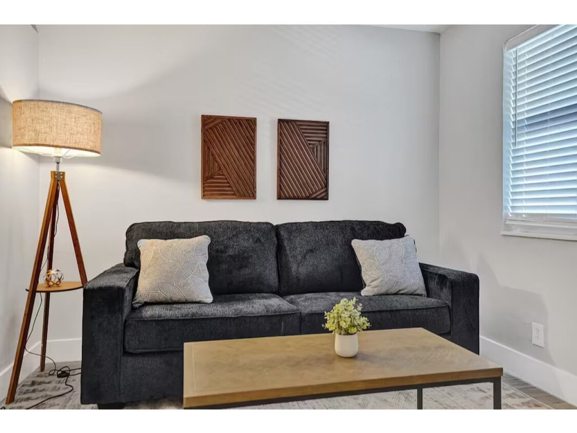Foto principal - 50 Davie Blvd