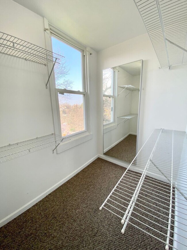 Foto del edificio - 421 Kirk Ave