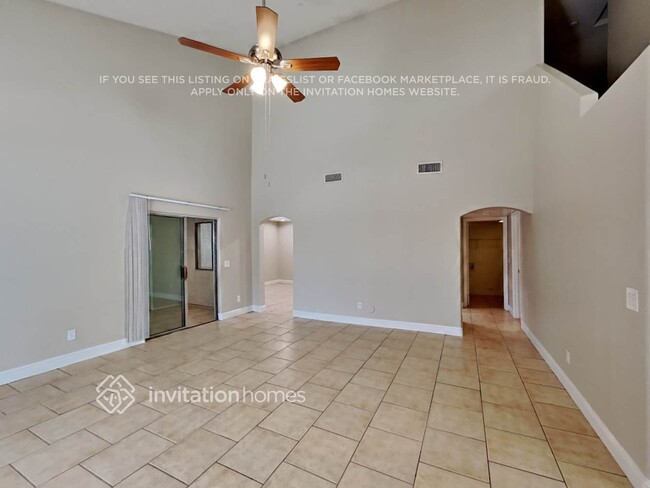Building Photo - 5628 S 11th Dr