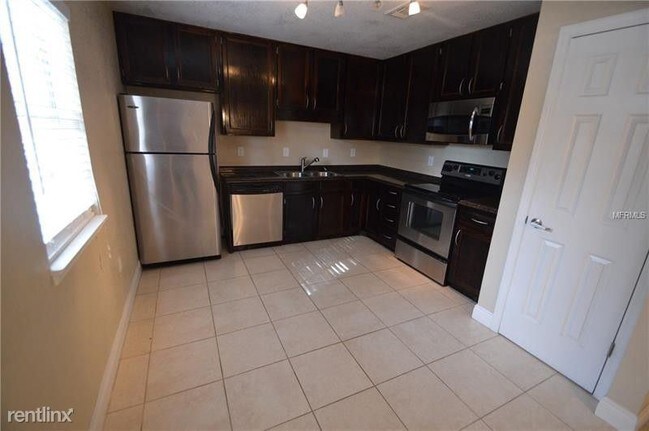 Building Photo - 3208 Clubside Dr