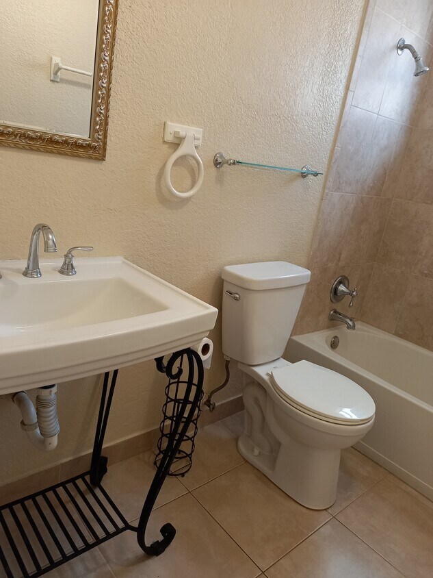 Primary Photo - 1451 W 43rd Pl