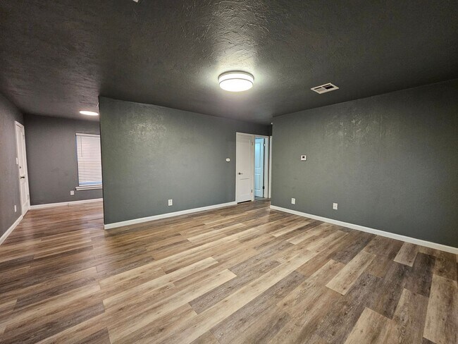 Foto del edificio - Updated (2) Bed/(1) Bath in Core Norman! Video Walk-Thru Avail!