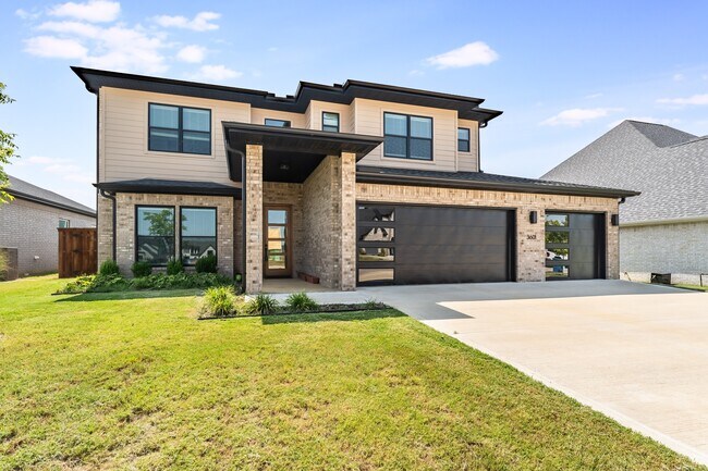 Building Photo - 3601 SW Aurora Ln