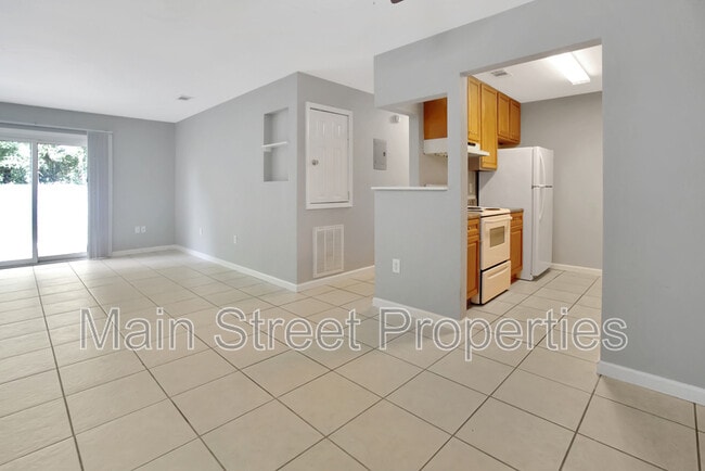 Building Photo - 3346 Green Briar Cir