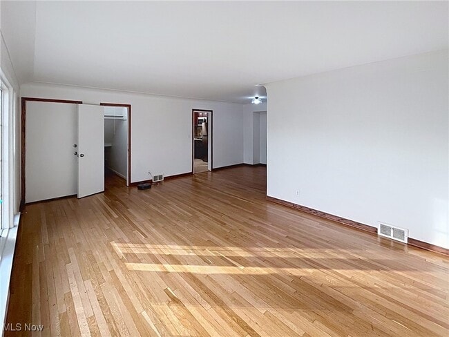 Building Photo - 18411 Chagrin Blvd