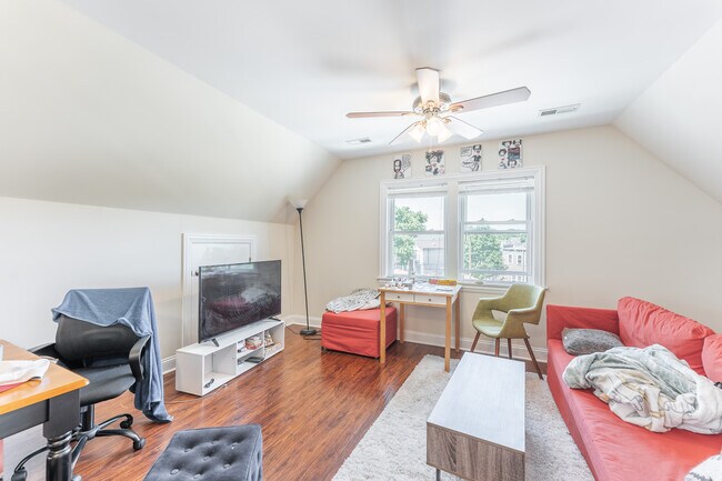Foto del edificio - 3047 N Kimball Ave