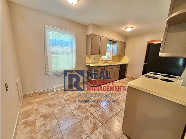Foto del edificio - 2 bedroom 2 bath home - dettached garage n...