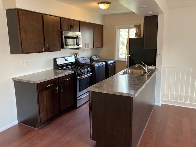 Kitchen - 1137 Cove Dr