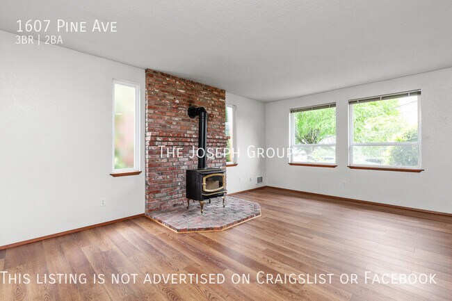 Building Photo - Recently remodeled 3 bed/2 bath in Snohomish