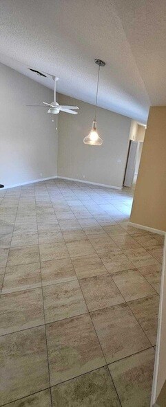Foto del edificio - 13740 Yarmouth Dr
