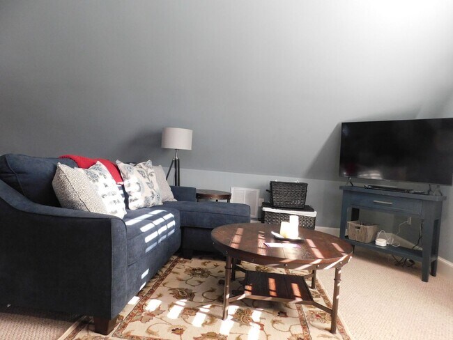 Building Photo - Fully furnished in-law suite with views of...