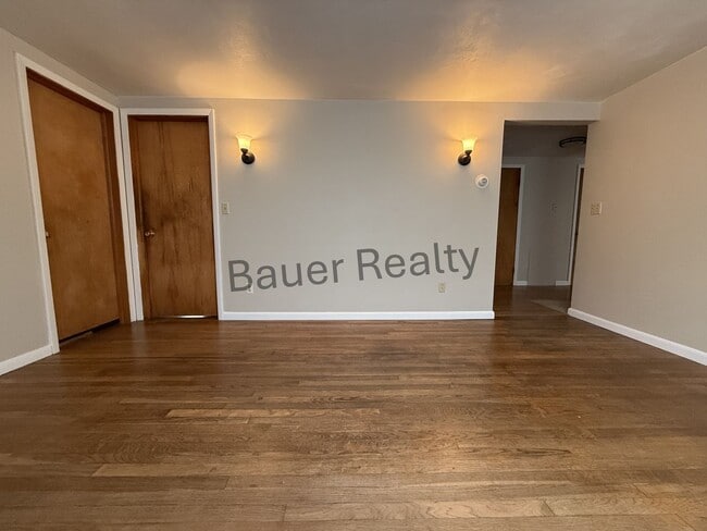 Building Photo - 4 Bedroom, Crestview School District