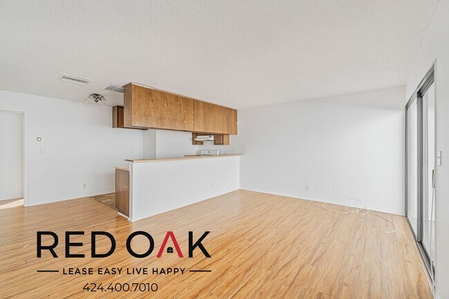 Building Photo - 7340 Haskell Ave