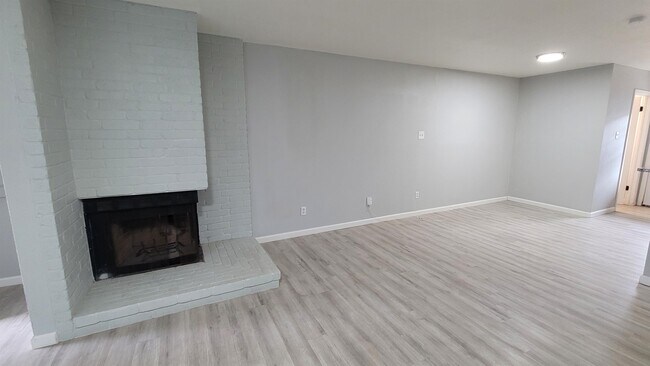 Building Photo - 4226 Walnut Hills Dr