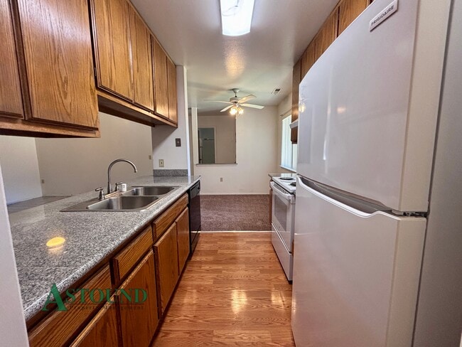 Foto del edificio - 311 Country View Ln