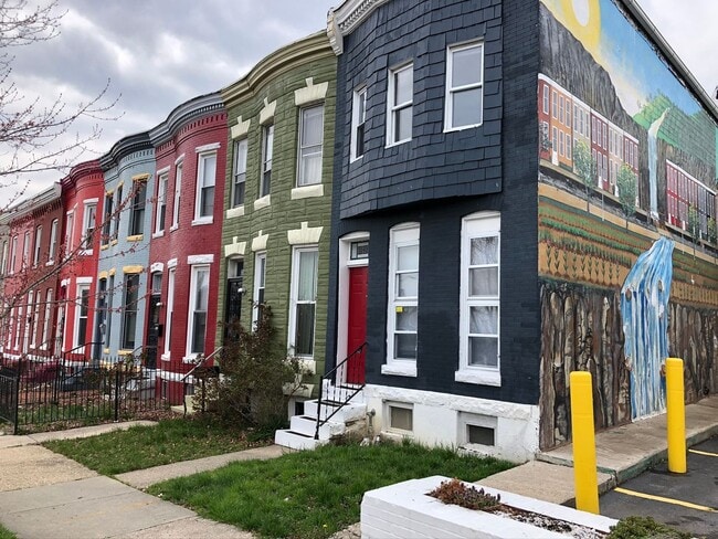 Charming 2 Bedroom/1 Bathroom Townhome in Abell, Baltimore, MD! - Charming 2 Bedroom/1 Bathroom Townhome in Abell, Baltimore, MD!