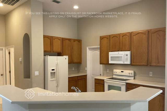 Foto del edificio - 305 Oak Springs Dr
