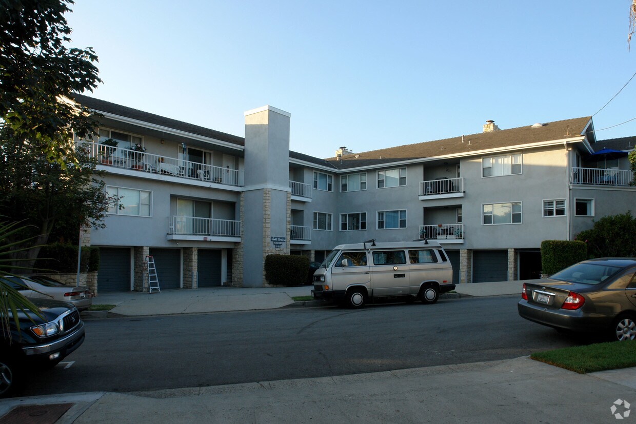Building Photo - Santa Barbara Shores