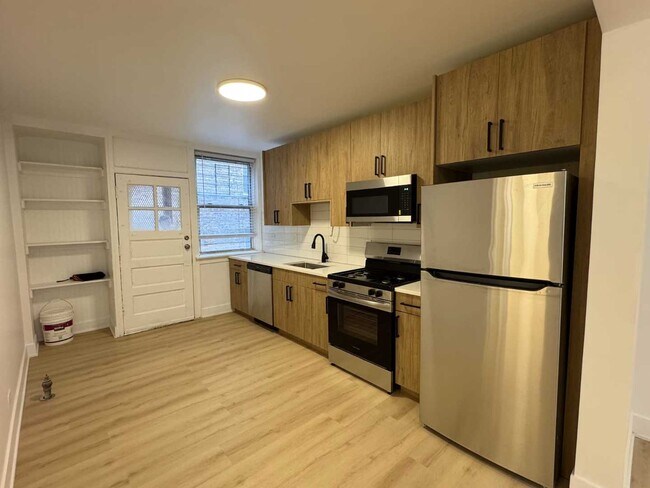 Foto del edificio - 6310 N Artesian Ave