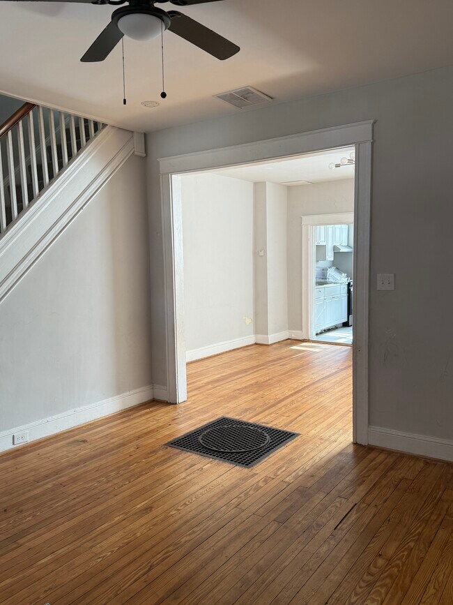 Foto del edificio - 741 Melville Ave